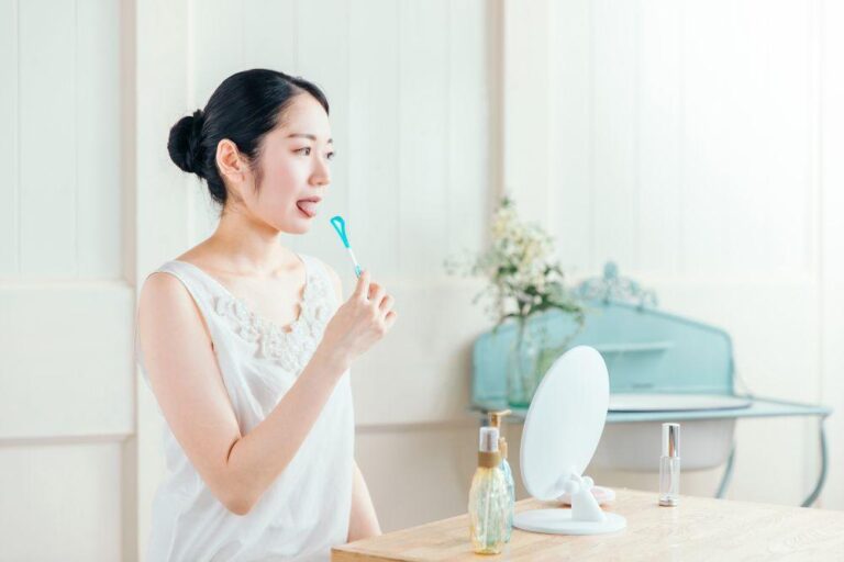 口臭予防には舌磨きが有効的!正しいやり方や頻度、注意点を解説します - 高輪クリニックグループ | 東京都港区品川 内科 歯科