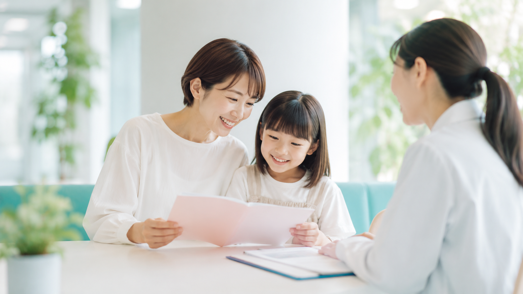 身長の伸びを相談する保護者と子ども